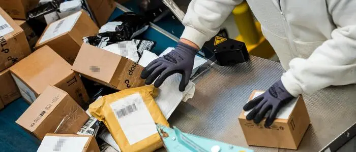 Pakete im Post-Paketzentrum Wien