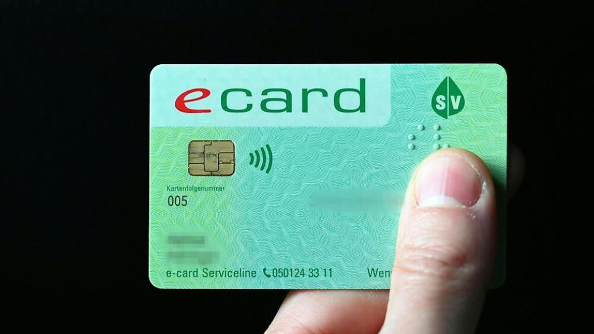 Dass eine E-Card NFC-fähig ist, ist an dem Symbol neben dem Chip erkennbar