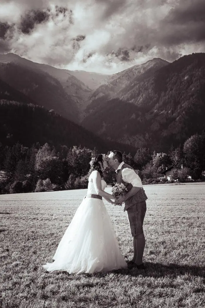 Die Liebe besiegelt durch einen Kuss