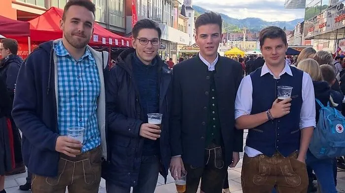 Aus Südtirol, Niederösterreich, Salzburg und der Steiermark kommen diese vier Studenten im ersten Semester an der Montauniversität Leoben - und sie sind zum allerersten Mal beim Gösser Kirtag.
