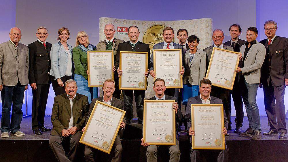 Die Vertreter der Gemeinden bei der Verleihung der Auszeichnung in Graz