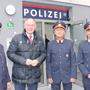 Bei Schneetreiben am Montag zu Besuch in Liezen: Innenminister Gerhard Karner (2. v. l.) mit Landespolizeidirektor Gerald Ortner (links), Bezirkspolizeikommandant Siegmund Schnabl und dem Liezener Postenkommandant Raimund Sulzbacher