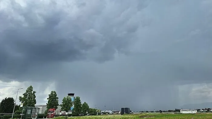 Gewitterwolken über Graz am Nachmittag