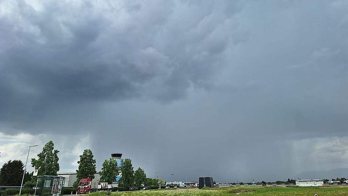 Gewitterwolken über Graz am Nachmittag