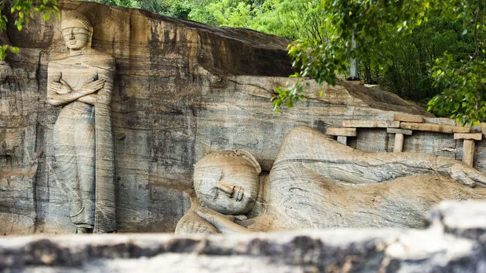 Das Felsenheiligtum Gal Vihara besteht aus vier überdimensionalen Buddhastatuen. Die ganze Reportage lesen Sie hier.
