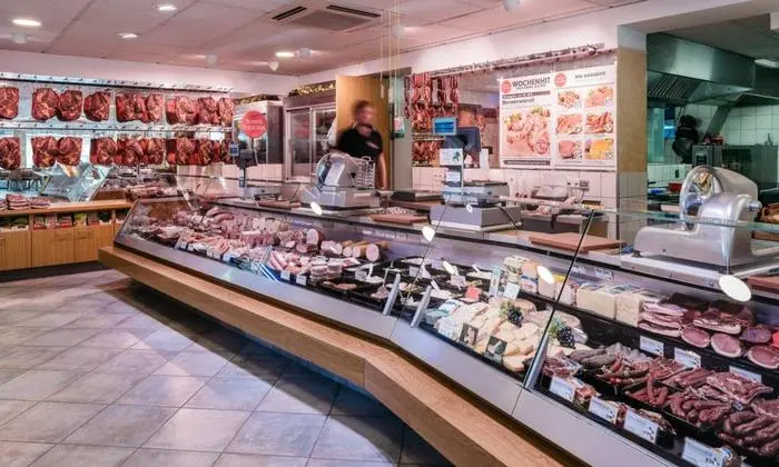 Die Fleischhauerei Oswald Mühlstätter in Matrei in Osttirol bietet Abholung vor Ort oder Versand an	