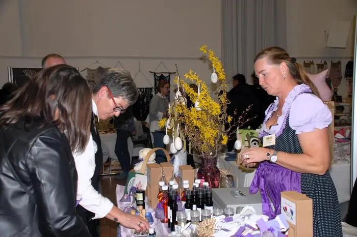  In der Hügellandhalle präsentierten und verkauften rund 45 Ausstellerinnen und Aussteller ihre tollen Produkte.