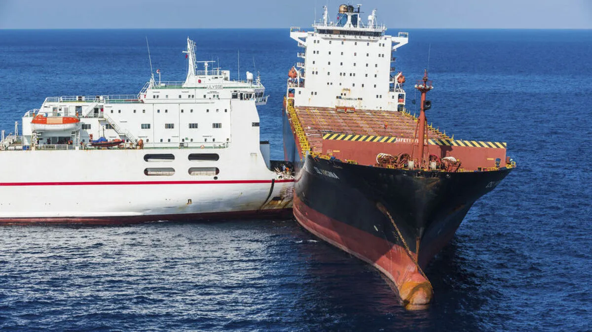 Die beiden ineinander verkeilten Frachter