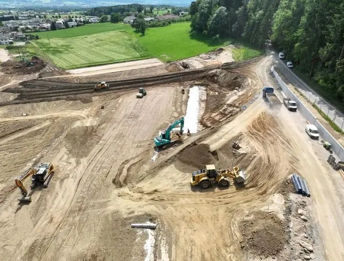 Die Baustelle der „Wurzelwerkstatt“ im Sommer