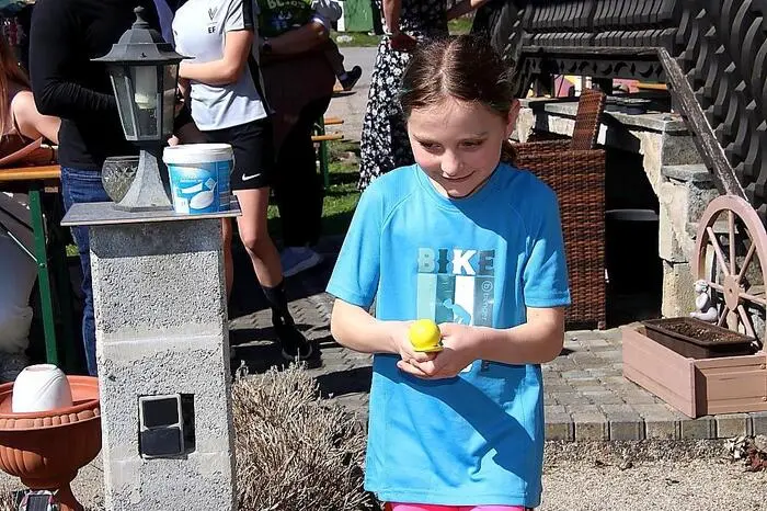 Zahlreiche spannende und unterhaltsame Spiele warteten auf die Kinder. Auf die Besten beim Eierlauf, dem Zeichnen und beim Schätzspiel warteten schöne Preise.  