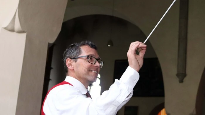Kapellmeister Roland Wiedl legte den Grundstein für ein musikalisches Ereignis vom Feinsten. 