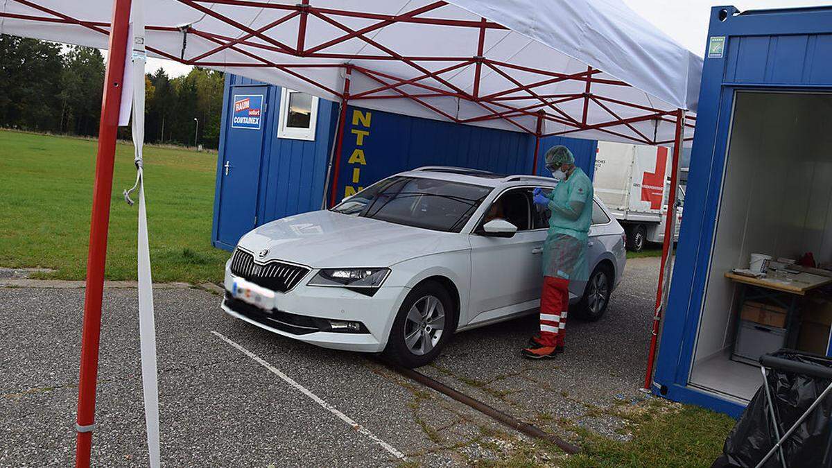 Bei der Teststation auf dem Marktgelände