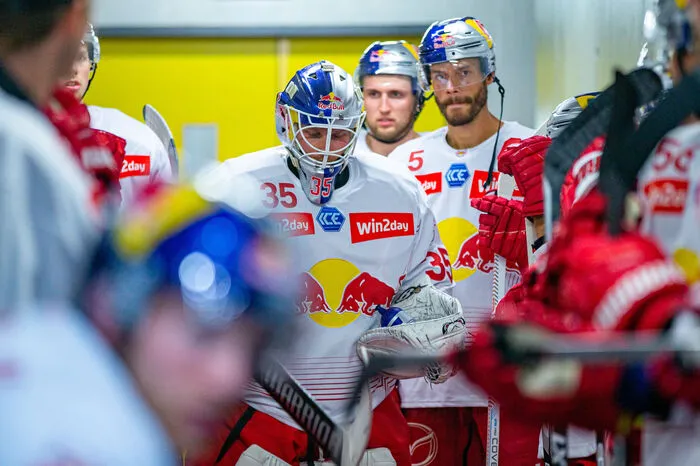 Noch vor dem Fußball wurde Red Bull im Eishockey aktiv. Seit 2000 ist man in Salzburg aktiv, seit 2012 in München.