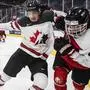 Marco Kasper (rechts) musste mit Team Austria bei der U20-WM gegen Kanada einiges einstecken