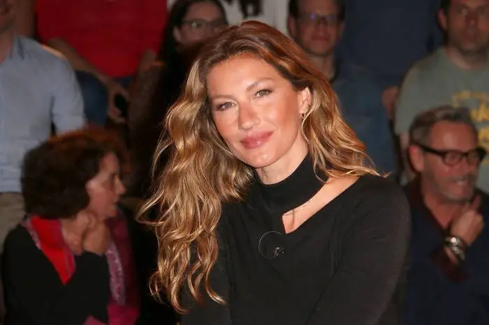 Drei Jahre nach der Scheidung von Tom Brady hat Model Gisele Bündchen wieder geheiratet. Sie gab im Dezember Freund Joaquim Valente in Miami das Ja-Wort