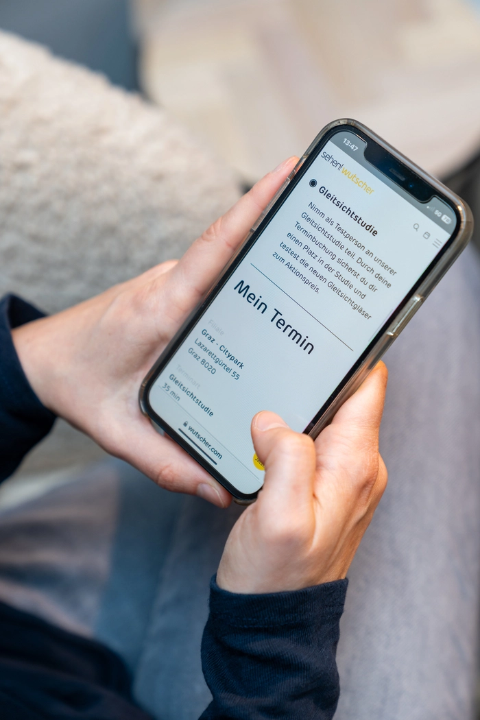 Die Anmeldung zur Gleitsichtstudie ist unkompliziert. Mit nur wenigen Klicks können sich Einsteiger, aber auch langjährige Gleitsichtträger online einen Termin sichern