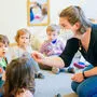 Der Lollipop-Test ist leicht anzuwenden: 90 Sekunden muss der Schwamm eingespeichelt werden, landet dann auf der Testkassette, Ergebnis wird angezeigt