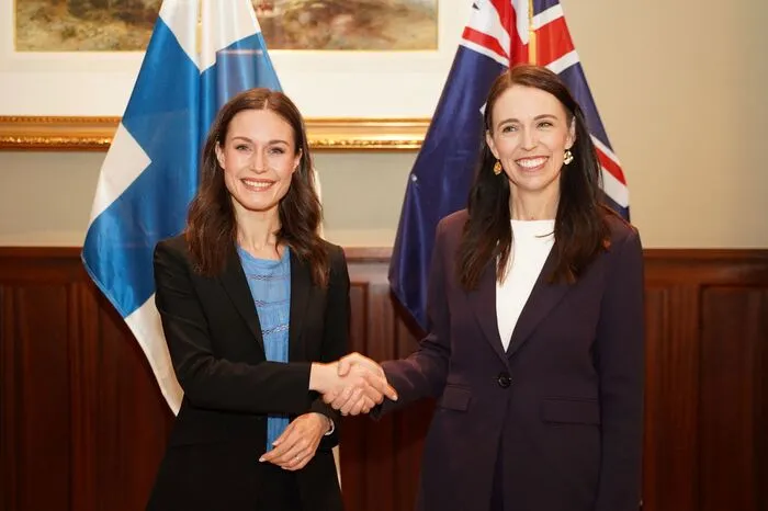 Beide machten Schlagzeilen als jüngste Regierungschefin ihres Landes: Ardern mit der finnischen Premierministerin Sanna Marin.