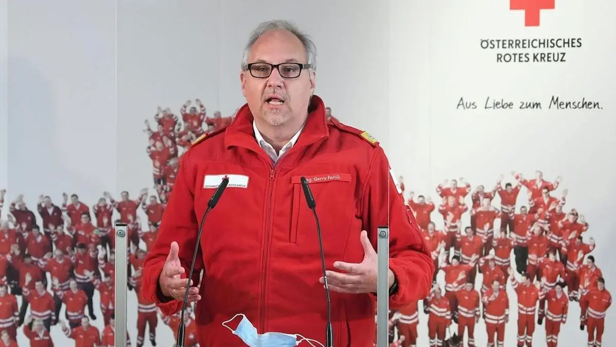 ABD0024_20200506 - WIEN - ÖSTERREICH: ÖRK-Bundesrettungskommandant Gerry Foitik am Mittwoch, 6. Mai 2020, anl. der PK Österreichisches Rotes Kreuz (ÖRK) "Zwischenbilanz zu Corona-Einsatz" in Wien. - FOTO: APA/HELMUT FOHRINGER