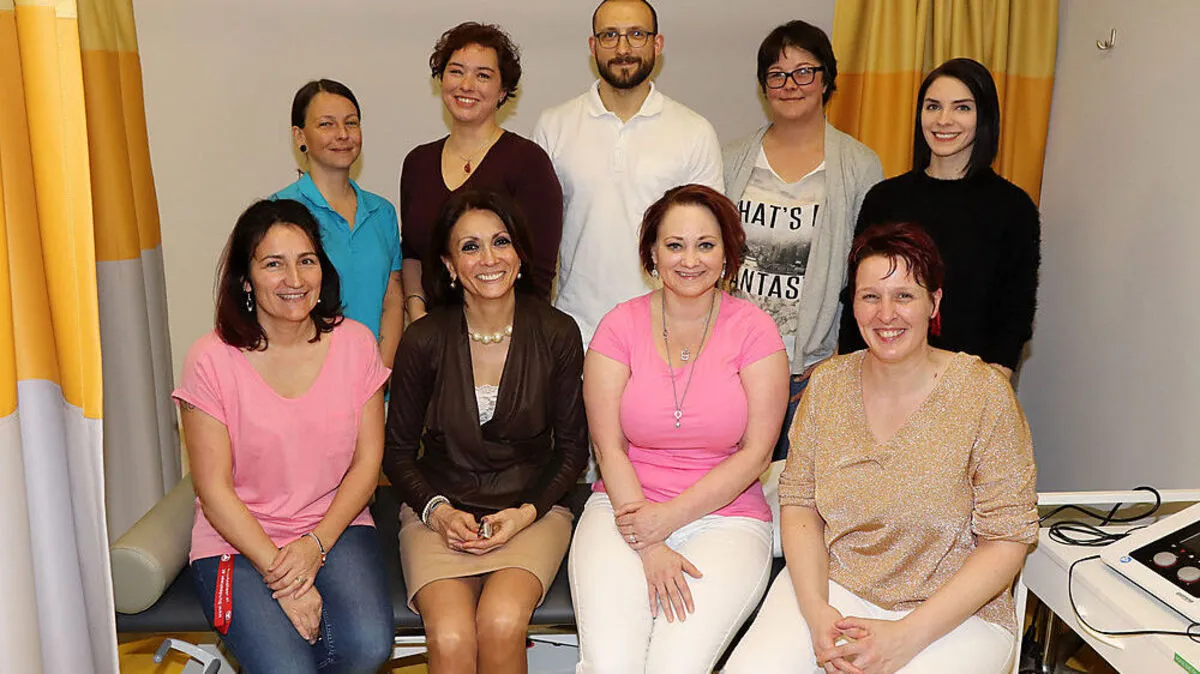 Tatjana Binder, Laura Wollte, Manuela Wohlfahrt, Daniela Gaminger (vorne von links). Anja Jovanovic, Amber Reynaerts, Robert Brüggert, Andrea Messner und Katharina Löckener (hinten von links)