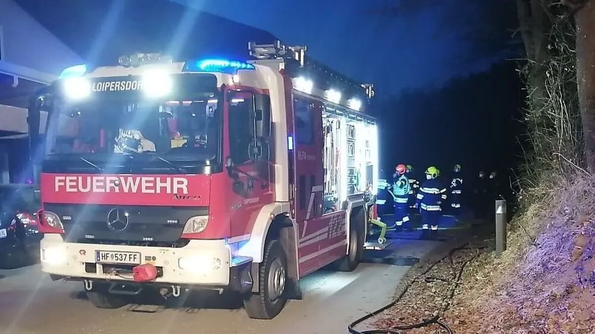 In einem Einfamilienhaus hatte die Sauna Feuer gefanden. Die Feuerwehren konnten den Brand löschen