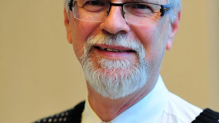 Heribert Hribernig: Der 56-jährige Theologe aus Graz war ab 1986 Pfarrer von Stainach-Irdning. Im Jahr 2000 wechselte er nach Markt Allhau (Südburgenland). Spiritualität, Evangelium, Glaube und Gemeinschaft verbindet er mit einem Superintendenten.