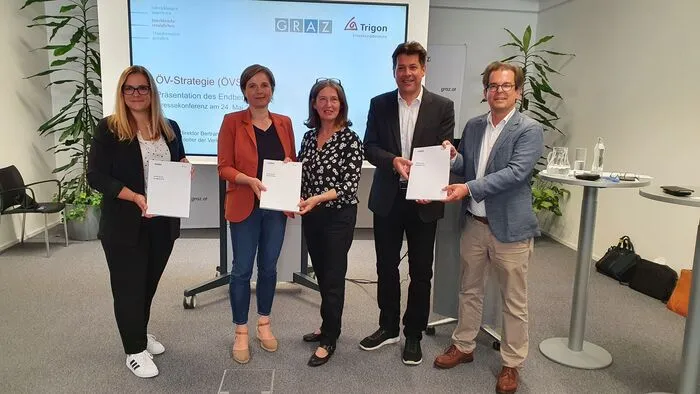 Sagen, wie es in Graz künftig verkehrsmäßig lang geht: Daniele Schlüsselberger (SPÖ), Judith Schwentner (Grüne), Elke Kahr (KPÖ), Baudirektor Bertram Werle und Verkehrsplanungschef Wolfgang Feigl
