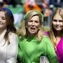 Prinzessin Ariane (links) mit ihrer Mutter, Königin Maxima, und ihrer Schwester, Prinzessin Amalia 