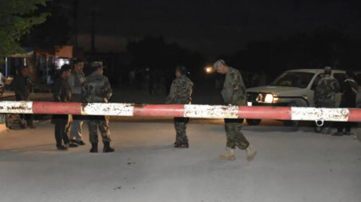 Vor der Militärbasis