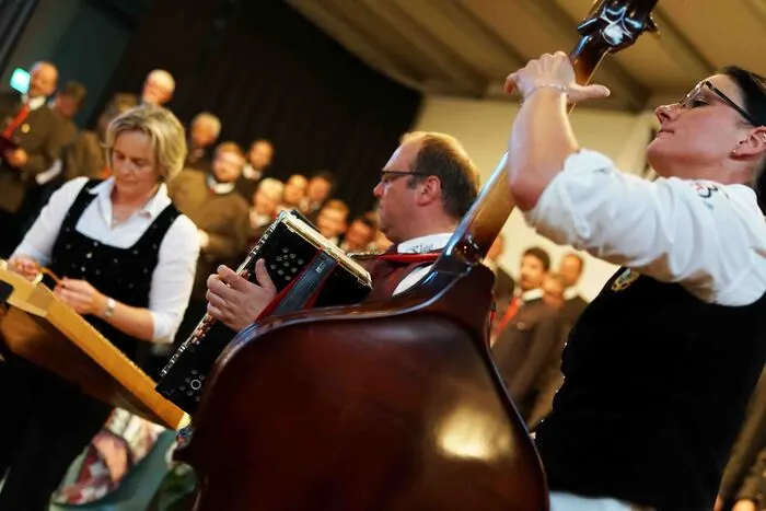Begleitet wurde der MGV Scholle vom Völkermarkter Altsteirer Trio.