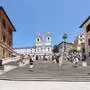 Die Spanische Treppe in Rom ist ein beliebtes Touristenziel