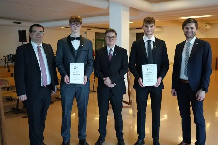 Besonders ausgezeichnet wurden Nico Hölzl und Alexander Radner, die ihre Abschlussprüfung mit ausgezeichnetem Erfolg bestanden.