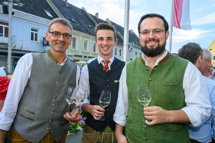 Nicht fehlen durfte auch Reinhold Holler (Direktor der Fachschule Silberberg, l.). Klicken Sie sich durch die weiteren Eindrücke der Steirischen Weinwoche!