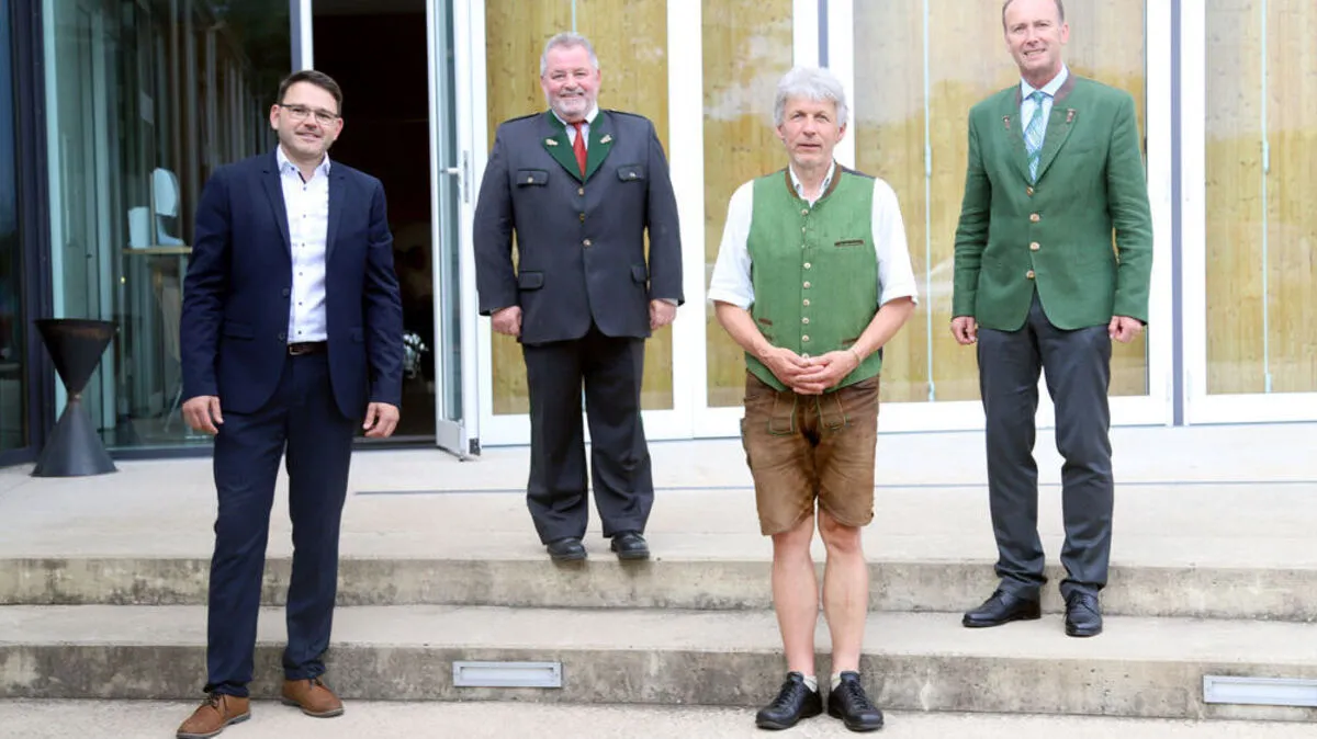 1. Vizebürgermeister Franz Nöhrer, Bürgermeister Herbert Pregartner (beide ÖVP), 2. Vizebürgermeister Thomas Matzer (SÖG) und Bezirkshauptmann Rüdiger Taus