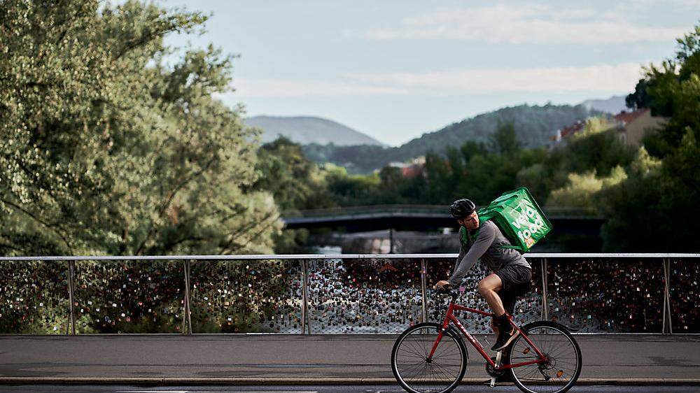 Ihre Zahl wächst: Radelnde Essensboten gehören zum Grazer Stadtbild