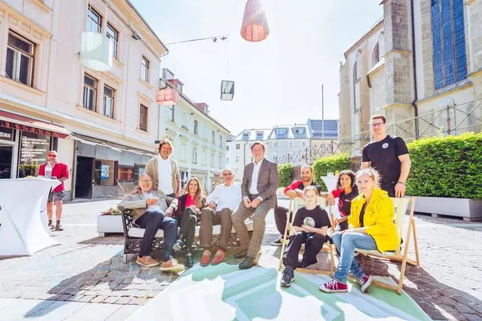 Bürgermeister Günther Albel (Mitte), Stadtmarketing, Touristiker, Wirtschaftskammer und Sportvereine bei der Präsentation des Sommerprogramms