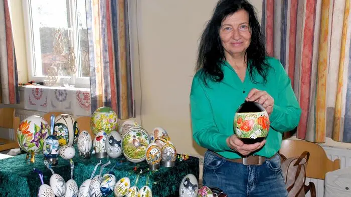 Dass das Osterfest naht, zeigte die Ausstellung am vergangenen Wochenende in Pischelsdorf. 30 Künstlerinnen und Aussteller waren in das örtliche Pfarrheim gekommen, um ihre Handwerkskunst zu präsentieren. 