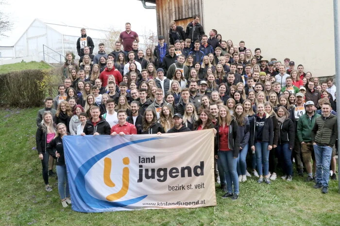 Und hier sind die Sieger: 1. Platz: Johanna Schlintl, Laura Meierhofer (LJ Frauenstein), David Reibnegger, Markus Leitner (LJ Eberstein); 2. Platz: Julia Moser, Laura Spindelböck, Philip Hörner, Patrick Burghuber (LJ Frauenstein); 3. Platz: Verena Kogler, Bettina Steinwender, Manuel Grojer, Thomas Schusser (LJ Pisweg).