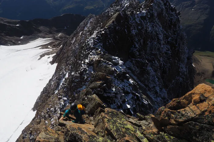 ... auf den höchsten Berg Tirols, die Wildspitze 3768 m geht es nicht über den Normalweg, sondern über den Ötztaler Urkund. Ein zusätzlicher Schwierigkeitsgrat, den sich die beiden vorgenommen haben ...