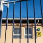 Die Raiffeisenbank in Strassen bleibt von den Umstrukturierungen nicht verschont. Voraussichtlich sperrt man die Bankstelle zu