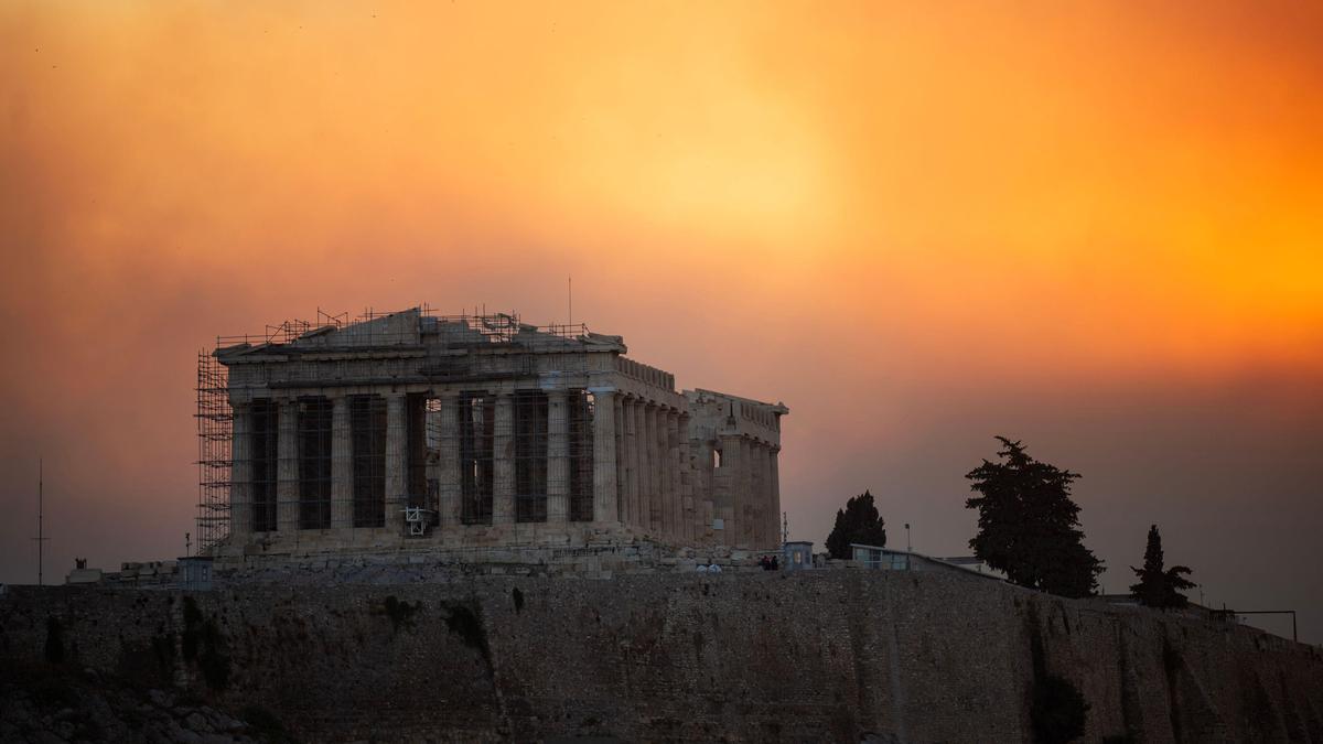 Das Feuer sieht man sogar bei der Akropolis