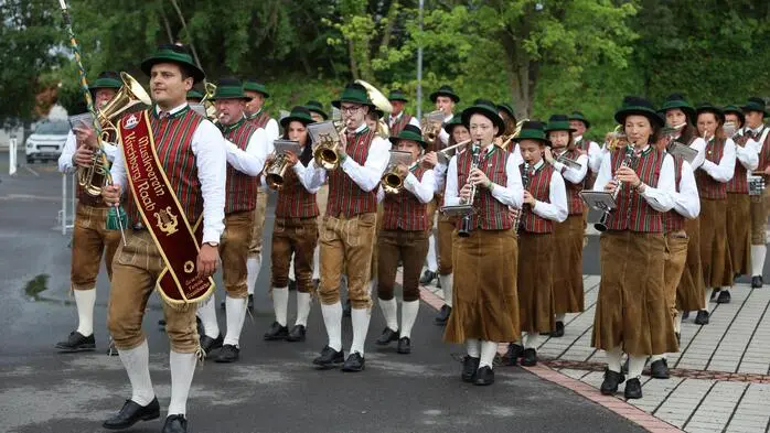 Der Musikverein Bairisch Kölldorf feierte mit 14 Gastkapellen das 70-jährige Bestehen