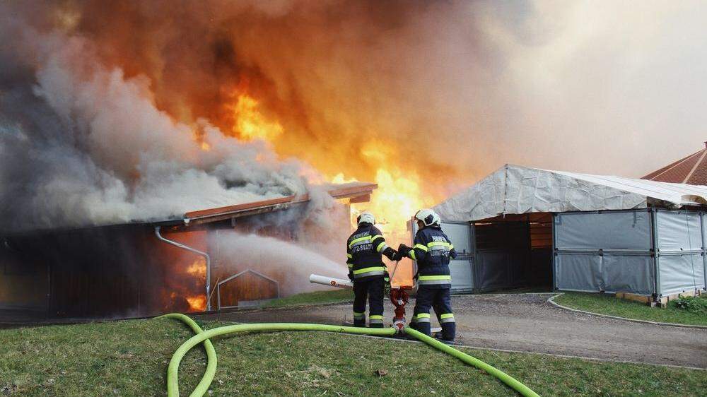 Seit 150 Jahren ist die Feuerwehr Leibnitz im Einsatz für die Sicherheit der Bevölkerung. Hier beim Großbrand eines Reitstalls im Vorjahr