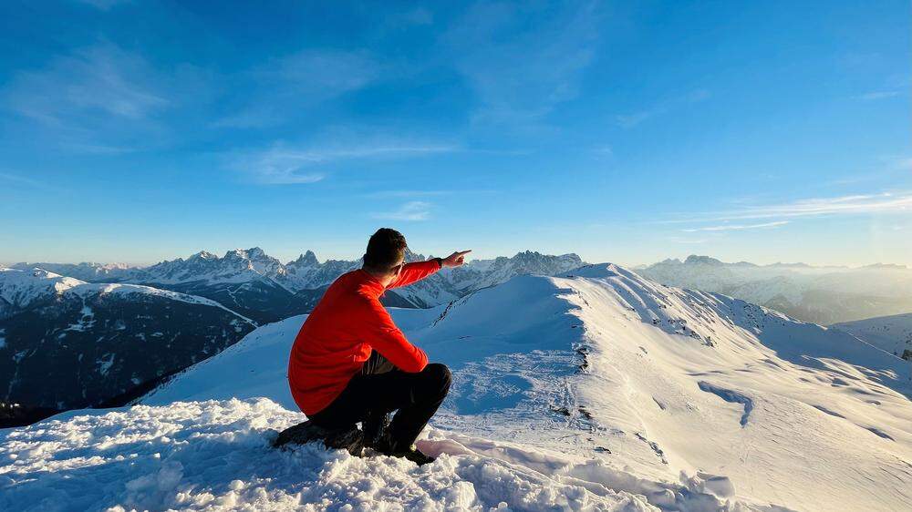 Der Autor, Tiroler, kann selber auch Skifahren. Dennoch glaubt er, dass die Zukunft des Tourismus sanft sein muss - der Heimat zuliebe