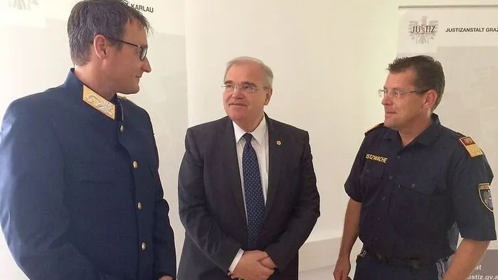 Generaldirektor Erich Mayer, Minister Brandstetter und Gerhard Derler, stellvertretender Anstaltsleiter
