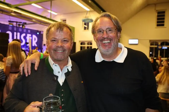 Auch Kleine Zeitung Society Reporter Thomas Plauder konnte sich das nicht entgehen lassen.