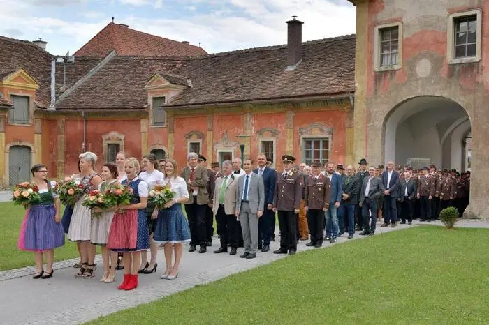 Beim traditionellen Feuerwehrfest im Schlosspark sorgten "Die Traisentaler" für eine ausgelassene Stimmung  