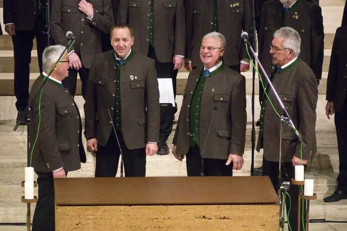  Auch das Quartett der Kärntner Sänger trat auf und die beiden Solisten des Chores, Ernst Schaffer und Franz Lanz, bereicherten das Konzert mit eindrucksvollen Darbietungen.