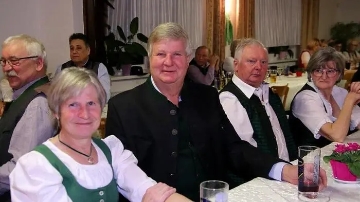 Der Österreichische Kameradschaftsbund Ortsverband Kainach unter Obmann Emmerich Raudner und seinem Stellvertreter Josef Katzler lud wieder zum traditionellen Kameradschaftsball beim Dorfwirt Bojer ein.