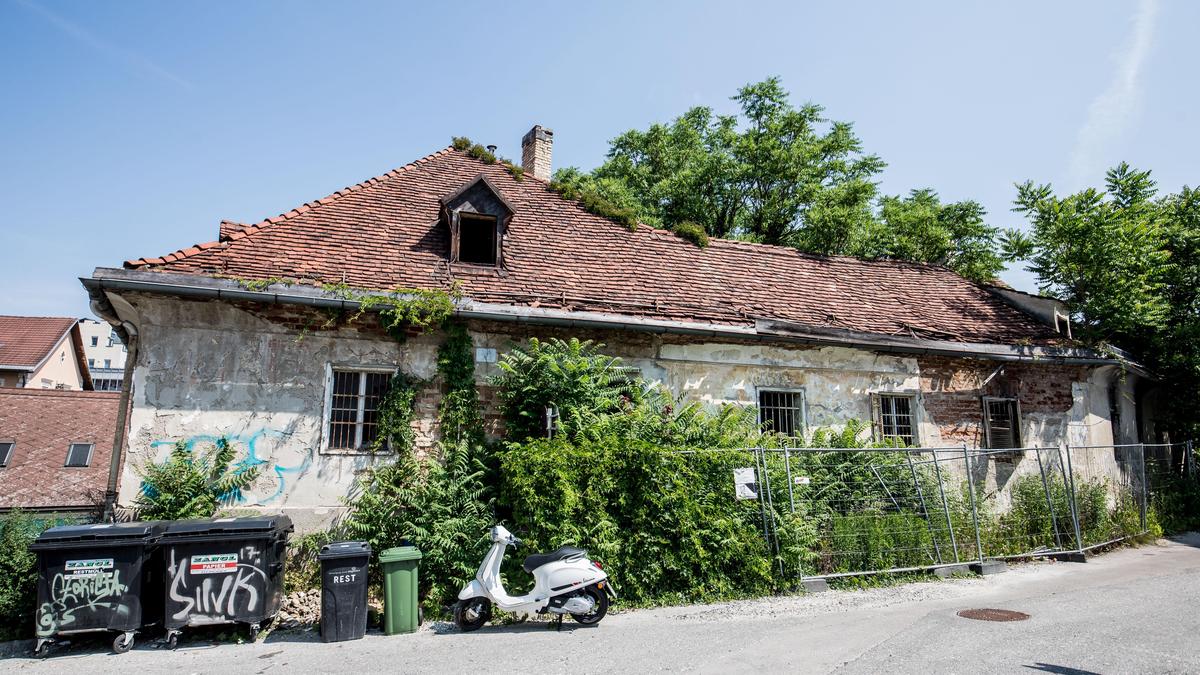 Der Ratsch-Thresl-Hof im Lendhafen ist abbruchreif